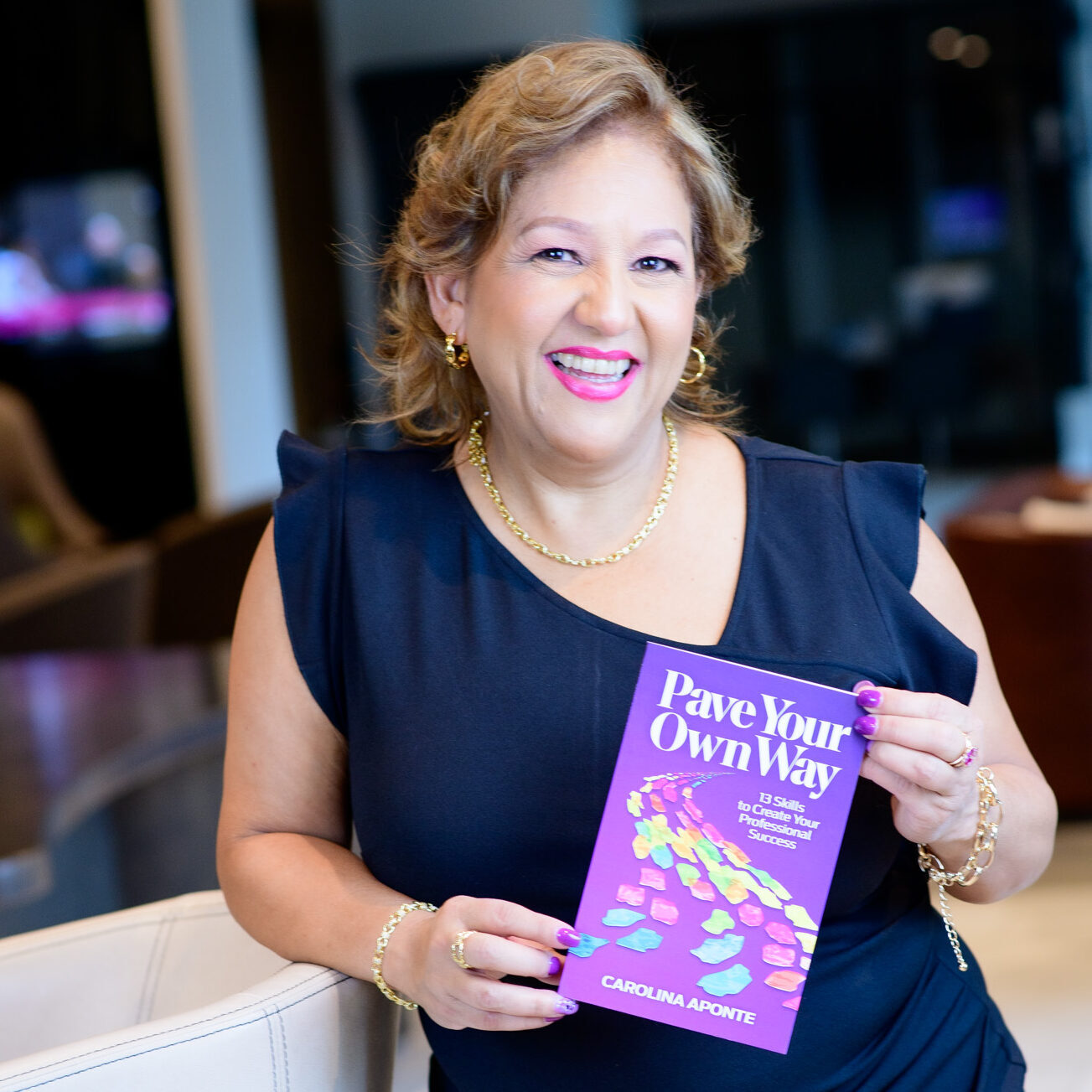 Carolina Aponte Author of Pave your own way